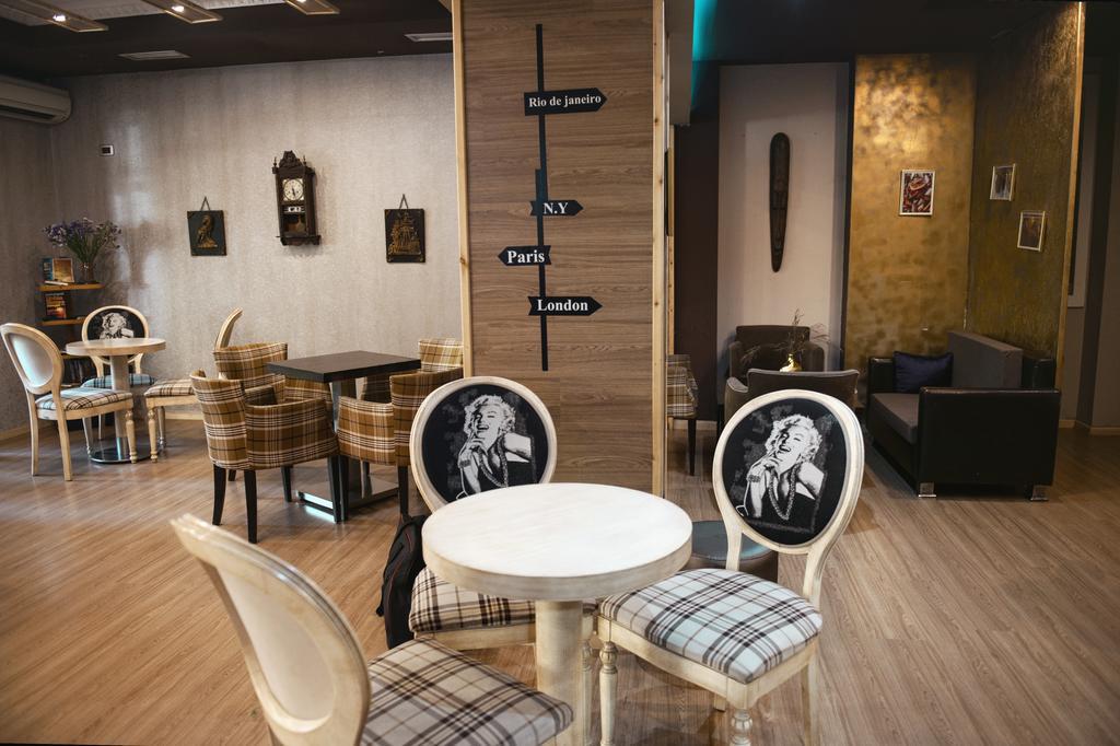 Hotel Eagle Tirana Pokoj fotografie