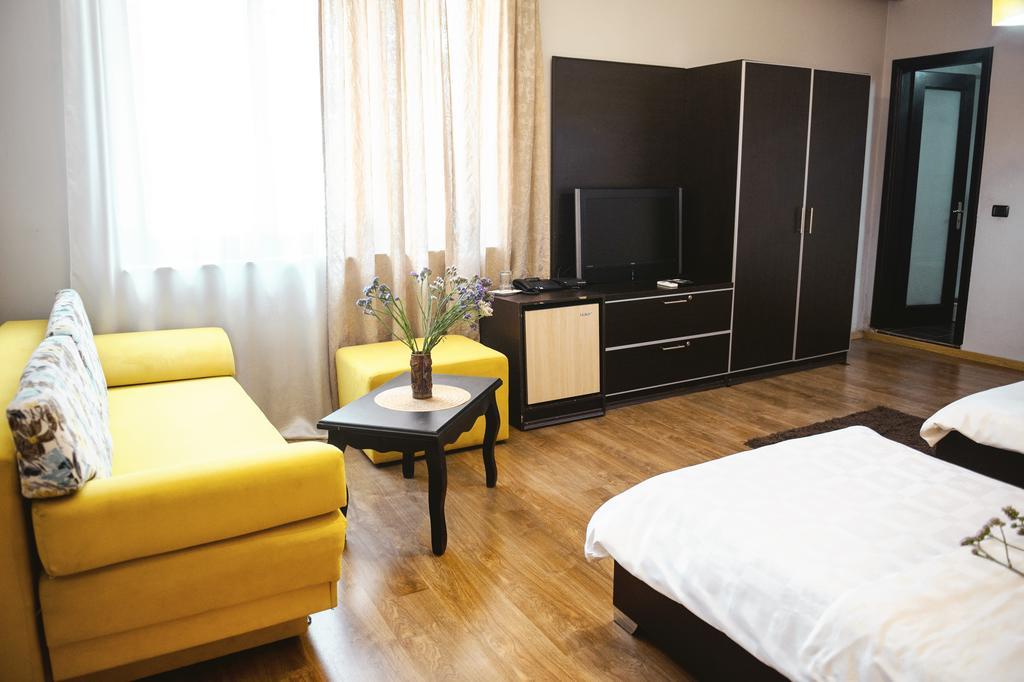 Hotel Eagle Tirana Pokoj fotografie